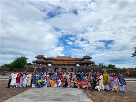 Vietnam Summer Camp 2023: Young OVs visit Thua Thien-Hue (Photo: VNA)