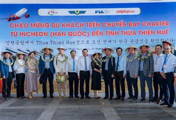 At the welcome ceremony for the flight. (Photo: VNA)