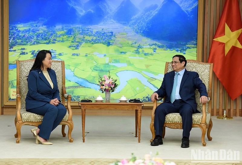 Prime Minister Pham Minh Chinh and Mayor of Oakland city Sheng Thao in Hanoi on August 1. (Photo: NDO)