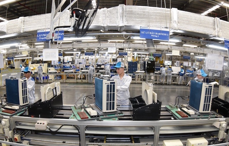 Workers at Daikin Air Conditioning JSC, Thang Long II Industrial Zone, Hung Yen province, assemble air conditioners.