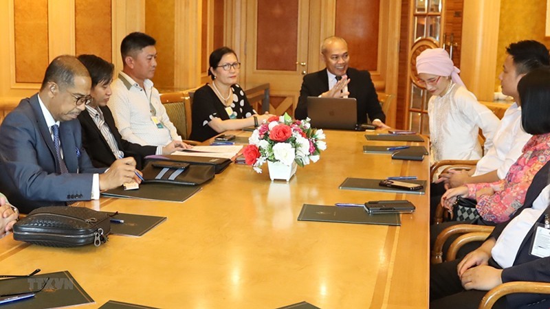 Members of the MVFA Business Council and advisors from Malaysia and Vietnam attend the announcement ceremony of the first Vietnam-Malaysia locality-to-locality cooperation model.