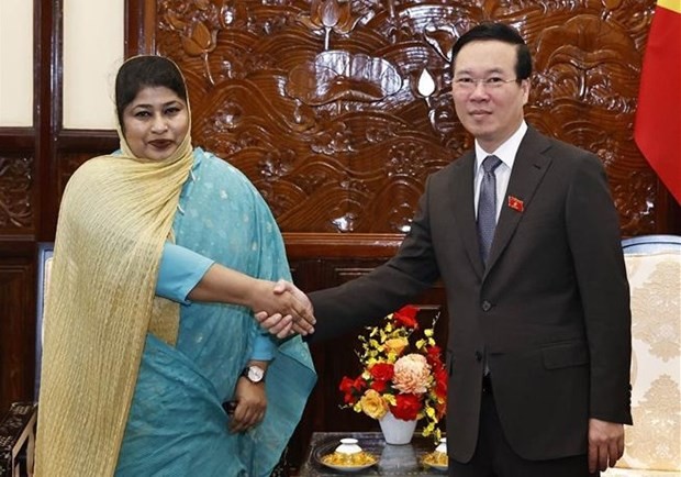President Vo Van Thuong and outgoing Ambassador of Bangladesh Samina Naz. (Photo: VNA)