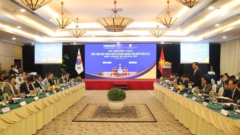 At the dialogue between Ho Chi Minh City leaders and RoK enterprises. (Photo: NDO)