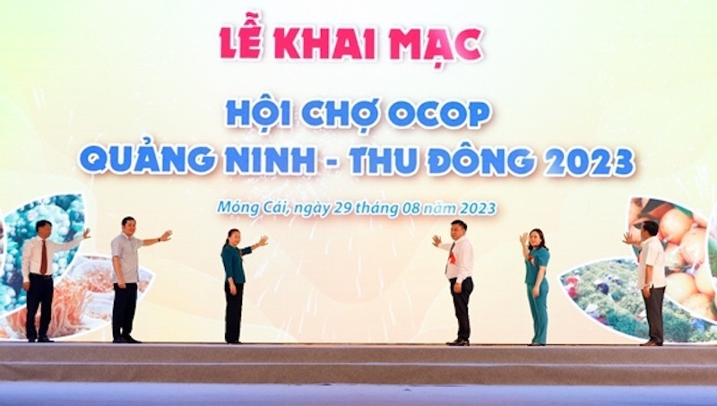 Delegates launch the Quang Ninh OCOP (One Commune One Product) Autumn-Winter Fair 2023.