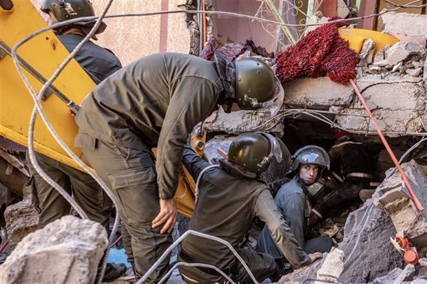 Rescuers search for victims of the earthquake in Al Haouz, Morocco on September 9, 2023 (Photo: AFP/VNA)