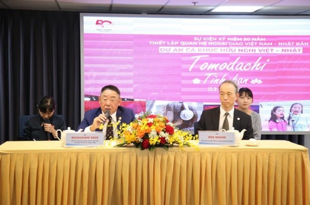 Chairman of the Japan Chamber of Commerce and Industry in Ho Chi Minh City Mizushima Kozo (L) speaks at the press meeting on September 12. (Photo: Vietnam Government Portal)