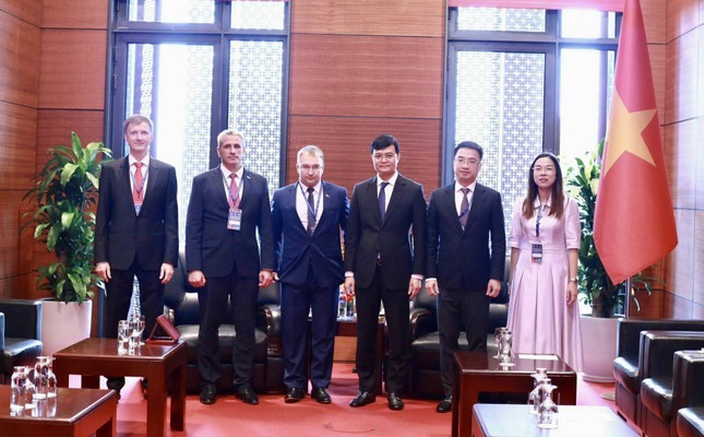 Delegates attend the meeting. (Photo: Nhu Y)