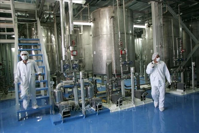 Iranian technicians are seen at the Isfahan Uranium Conversion Facilities, 261 miles south of Tehran. (Illustrative photo: AFP/VNA)