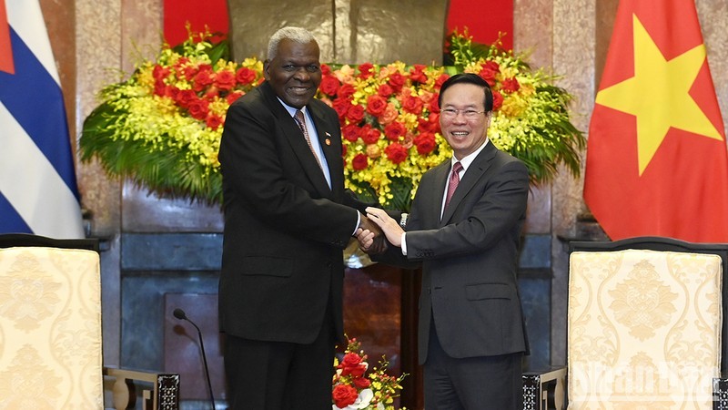 President Vo Van Thuong (R) and President of the National Assembly of People's Power of Cuba Esteban Lazo Hernandez. (Photo: NDO)