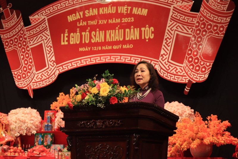 People’s Artist Trinh Thuy Mui, President of the Vietnam Association of Stage Artists, speaking at the ceremony. (Photo: Thuy Hien)