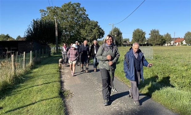 Local residents participate in the event. (Photo: VNA)