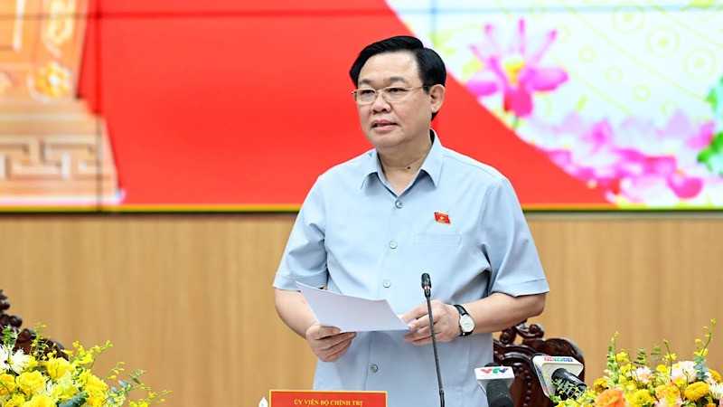 NA Chairman Vuong Dinh Hue addresses the working session with the Can Tho Party Committee’s Standing Board on October 10. (Photo: NDO)