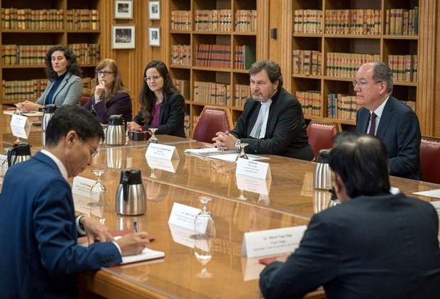 Chief Justice of Canada Richard Wagner (second from right) (Photo: VNA)