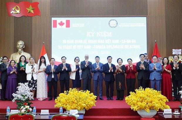 The friendship get-together in Hanoi on November 2 celebrates the 50th anniversary of Vietnam - Canada diplomatic ties (Photo: VNA)
