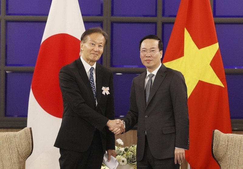 President Vo Van Thuong (right) and President of the Kyushu-Vietnam Friendship Association (Photo: VNA)