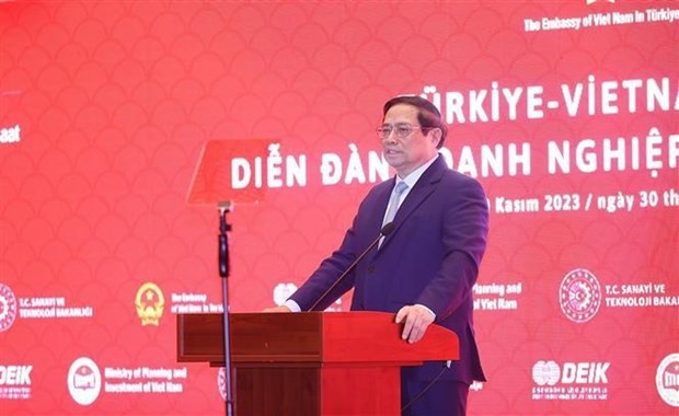 Prime Minister Pham Minh Chinh speaks at the business forum in Ankara on November 30 (local time)(Photo: VNA)