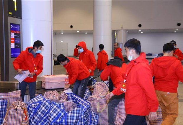 Vietnamese citizens return home from Myanmar. (Photo: VNA)