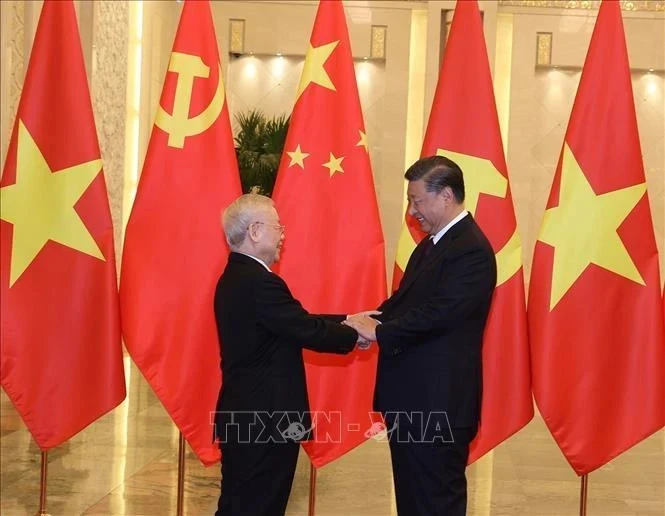 General Secretary and President of China Xi Jinping welcomes General Secretary Nguyen Phu Trong during the Vietnamese Party leader’s visit to China in 2022. (Photo: Tri Dung/VNA)