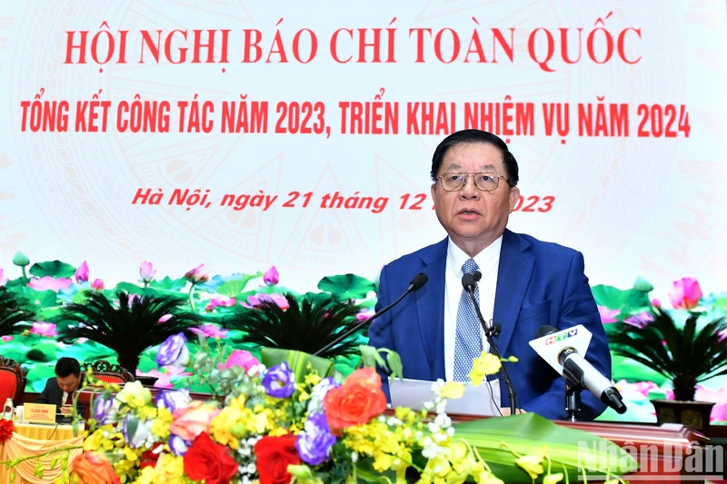 Secretary of the Party Central Committee and head of its Commission for Information and Education Nguyen Trong Nghia speaking at the event. (Photo: NDO)