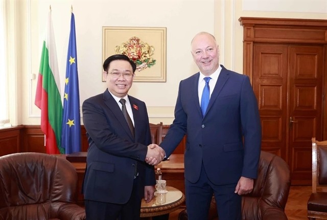 Vietnamese NA Chairman Vuong Dinh Hue (L) and Speaker of the Bulgarian National Assembly Rosen Dimitrov Zhelyazkov (Photo: VNA)