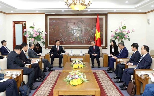 Vietnamese Minister of Public Security General To Lam hosts a reception for Chinese Vice Minister of Public Security Chen Siyuan. (Photo: VNA)