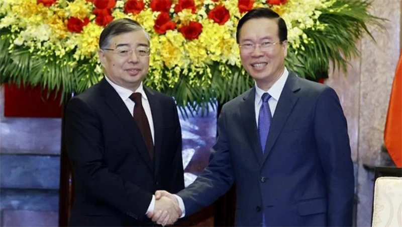 President Vo Van Thuong (R) and head of the CPC Central Committee's Publicity Department Li Shulei (Photo: VNA)