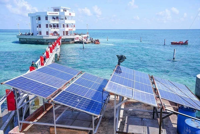 Solar battery system on Da Nam Island. (Photo: DO TRUNG/.sggp.org.vn)