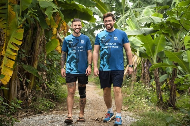 Jake Norris (Australia) and Sean Down (Ireland) are happy to trek across Vietnam to raise funds for charity. (Photo: Australian Embassy) 