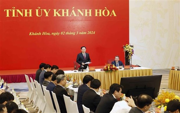 National Assembly Chairman Vuong Dinh Hue speaks at the working session (Photo: VNA) 