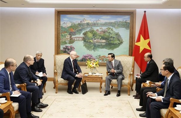 Deputy Prime Minister Tran Hong Ha (R) and Finnish Ambassador to Vietnam Keijo Novaron (Photo: VNA)