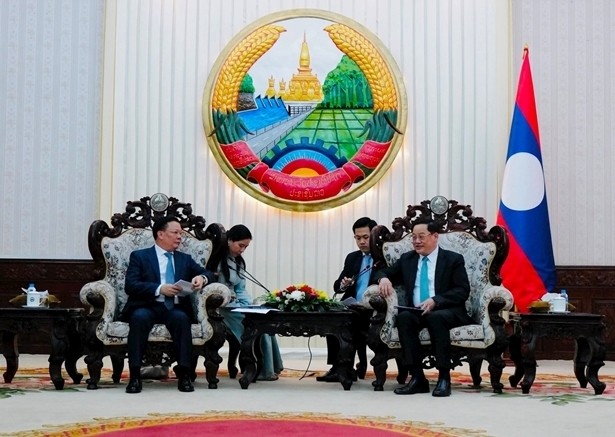 Secretary of the Hanoi Party Committee Dinh Tien Dung pays courtesy call to Lao Prime Minister Sonexay Siphandone (Photo: VNA) 