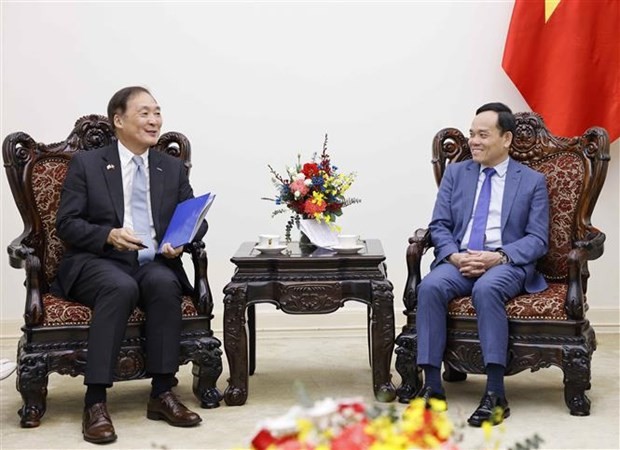 Deputy Prime Minister Tran Luu Quang (right) receives President of the Korea International Cooperation Agency (KOICA) Chang Won-sam in Hanoi on March 19. (Photo:VNA)