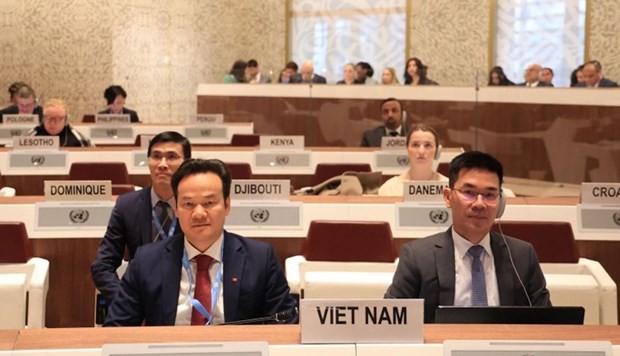 Ambassador Mai Phan Dung, Permanent Representative of Vietnam to the UN in Geneva (L) (Photo: VNA)