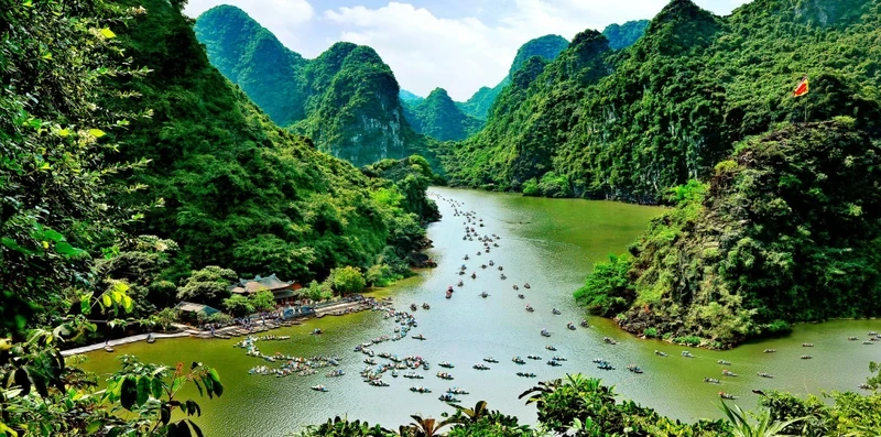 Trang An complex attracts tourists with majestic natural beauty and many world records.