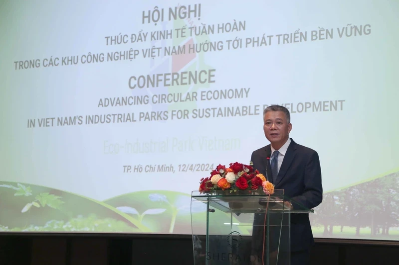 Le Thanh Quan, Director General of the Department of Economic Zones Management speaks at the conference.