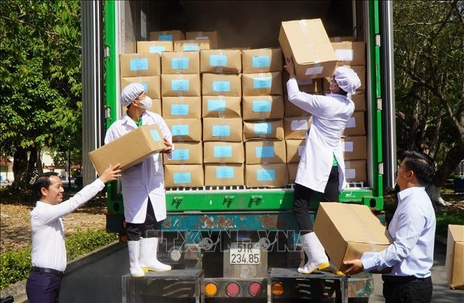 The first batch of 15 tonnes of frozen lotus roots is exported to Japan.