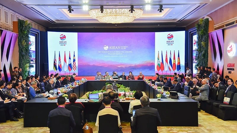 The Vietnamese delegation actively contribute to the 56th ASEAN Foreign Ministers' Meeting. (Photo: MOFA).