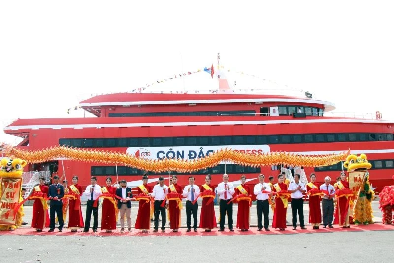 At the launch ceremony of the high-speed boat.