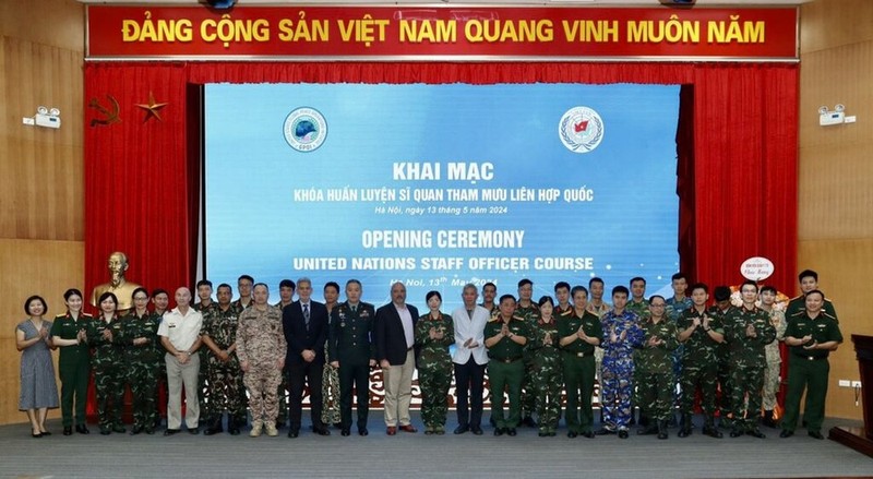 At the opening ceremony of the training course for United Nations staff officers. (Photo: VNA)