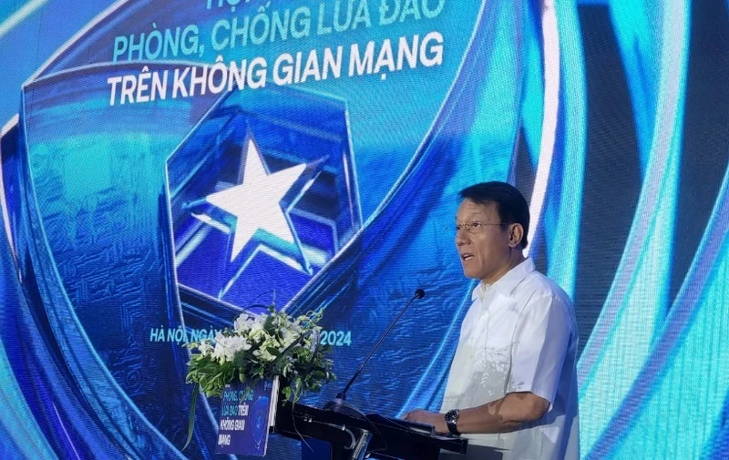 Lieutenant General Luong Tam Quang, Deputy Minister of Public Security, and Chairman of the National Cybersecurity Association speaks at the event. (Photo: NDO)