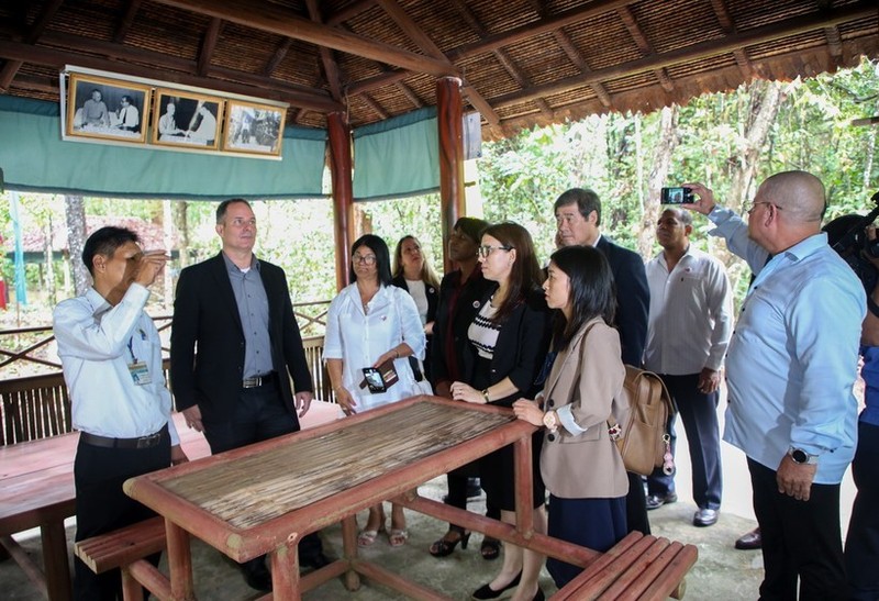 At the relic site of the former base of the Provisional Revolutionary Government of the Republic of South Vietnam (Photo: VNA)
