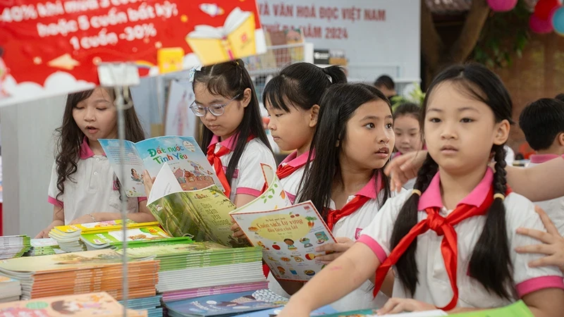 The book fair is expected to promote the reading habit among children. (Photo: Dinh Ti Books)