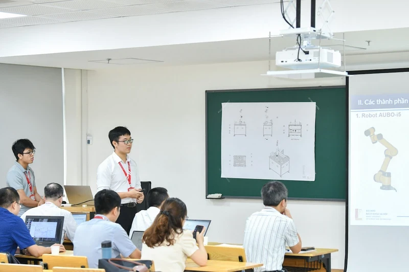 Students from Hanoi University of Science and Technology present a scientific research. (Illustrative image: HUST)