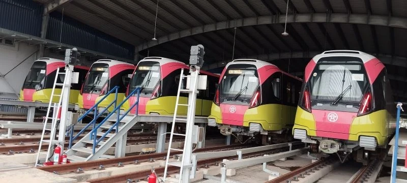 All 10 trains on the Nhon - Hanoi Station metro line have been labelled with inspection stamps. (Photo: MRB)