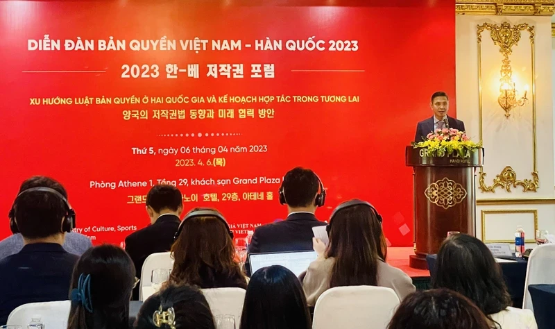 Director of the Copyright Office of Vietnam speaks at a forum on copyright.
