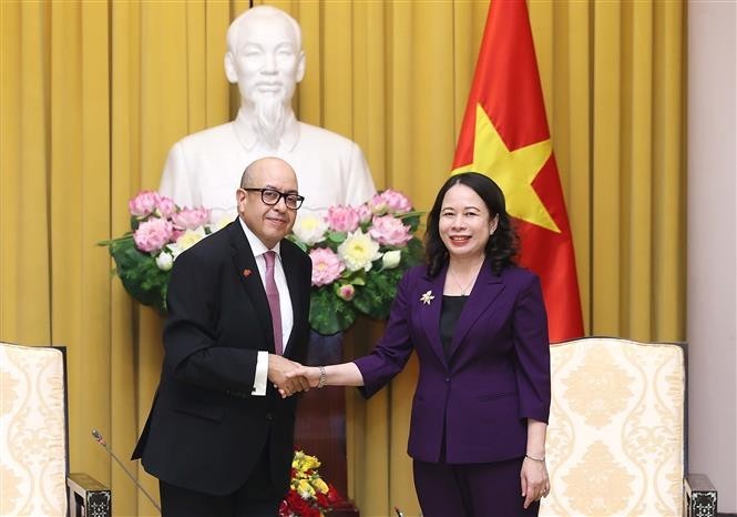 Vice President Vo Thi Anh Xuan and Najib El-Khadi, Secretary-General of the Moroccan House of Representatives at their meeting in Hanoi on June 21 (Photo: VNA)