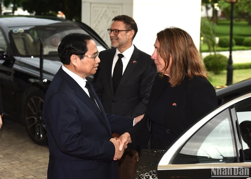 Prime Minister Pham Minh Chinh (left) and President of the Australian Senate Sue Lines in Hanoi on July 24. (Photo: NDO)