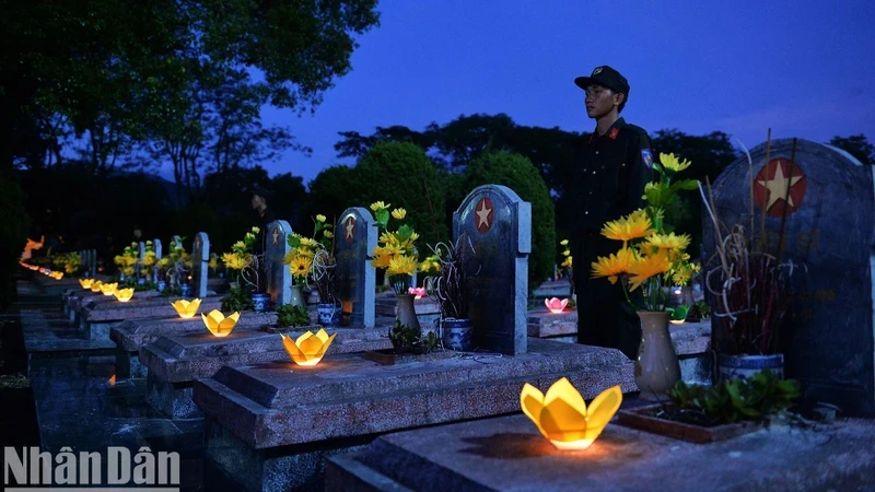 Candle lighting in commemoration of fallen soldiers in Dien Bien Province on July 26, 2024.