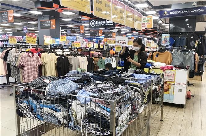 The revenue of goods is reported at over 2.8 trillion VND in seven months, up 7.4% over the same period last . (Photo: VNA)