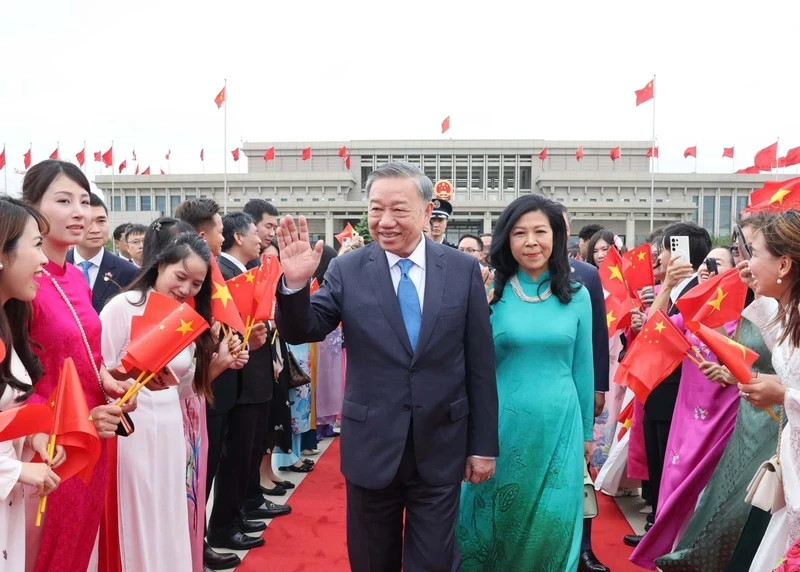 The farewell ceremony held for General Secretary and President To Lam and his spouse at Beijing International Airport.